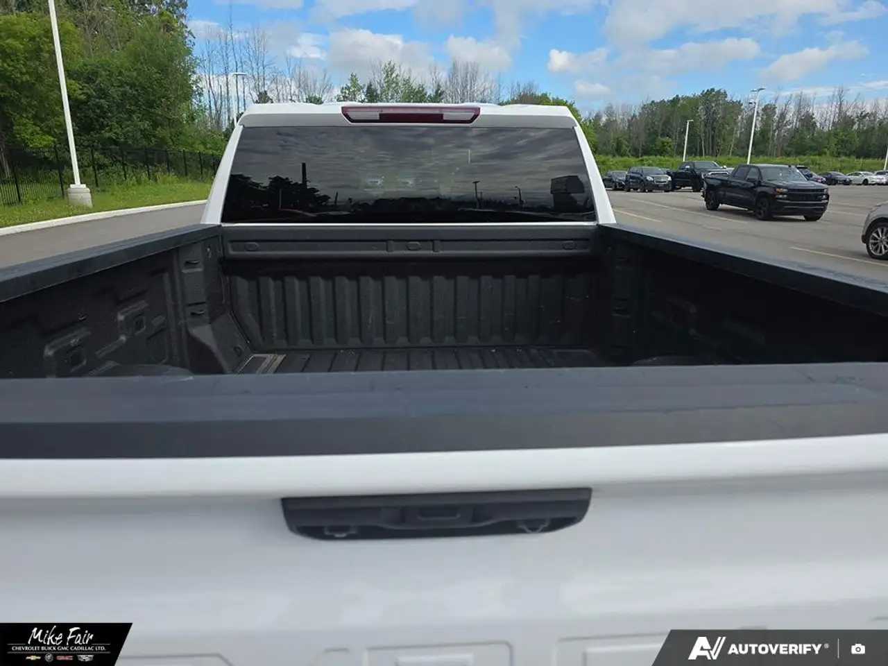 Chevrolet Silverado 1500 - Image 11