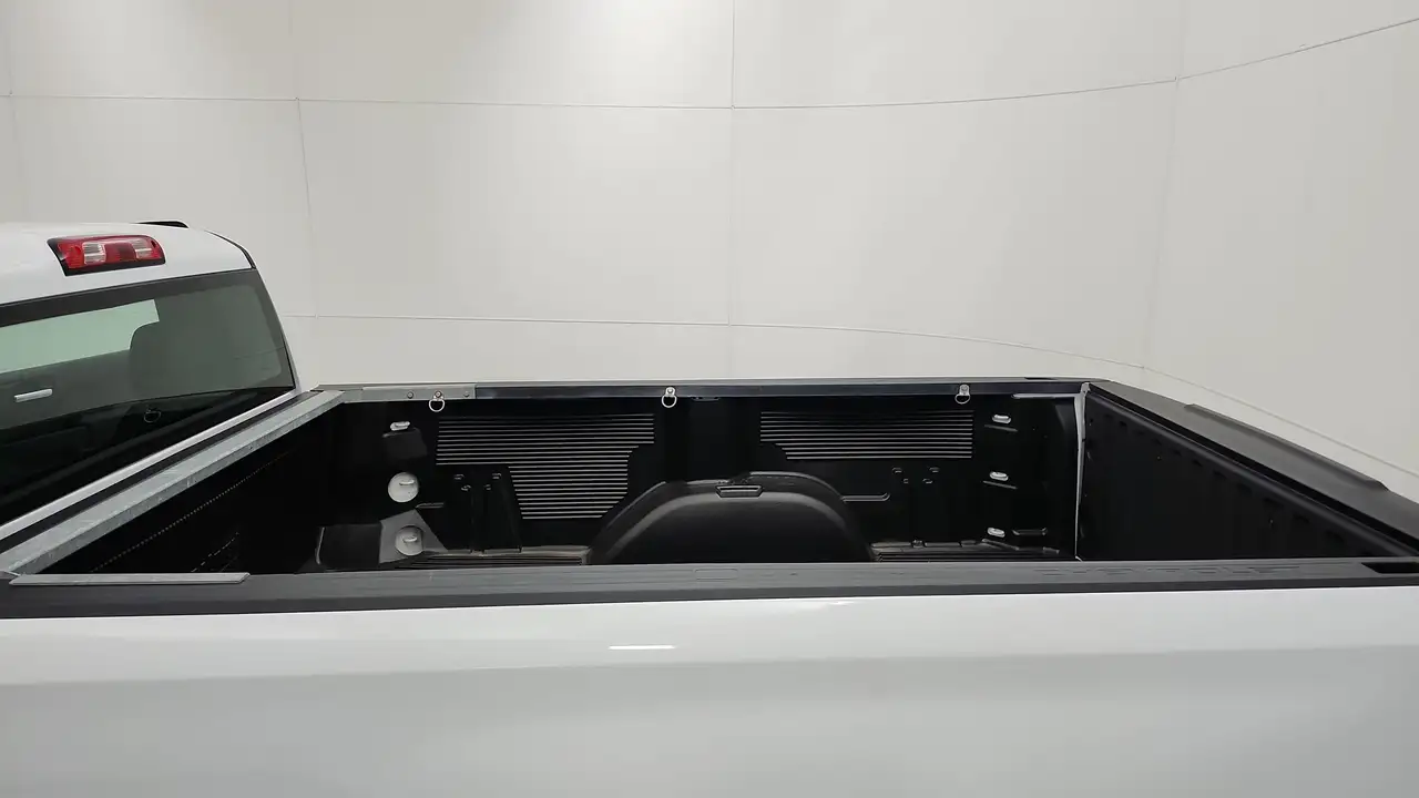 Chevrolet Silverado 1500 - Image 11