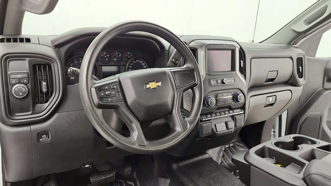 Chevrolet Silverado 1500 - Image 25