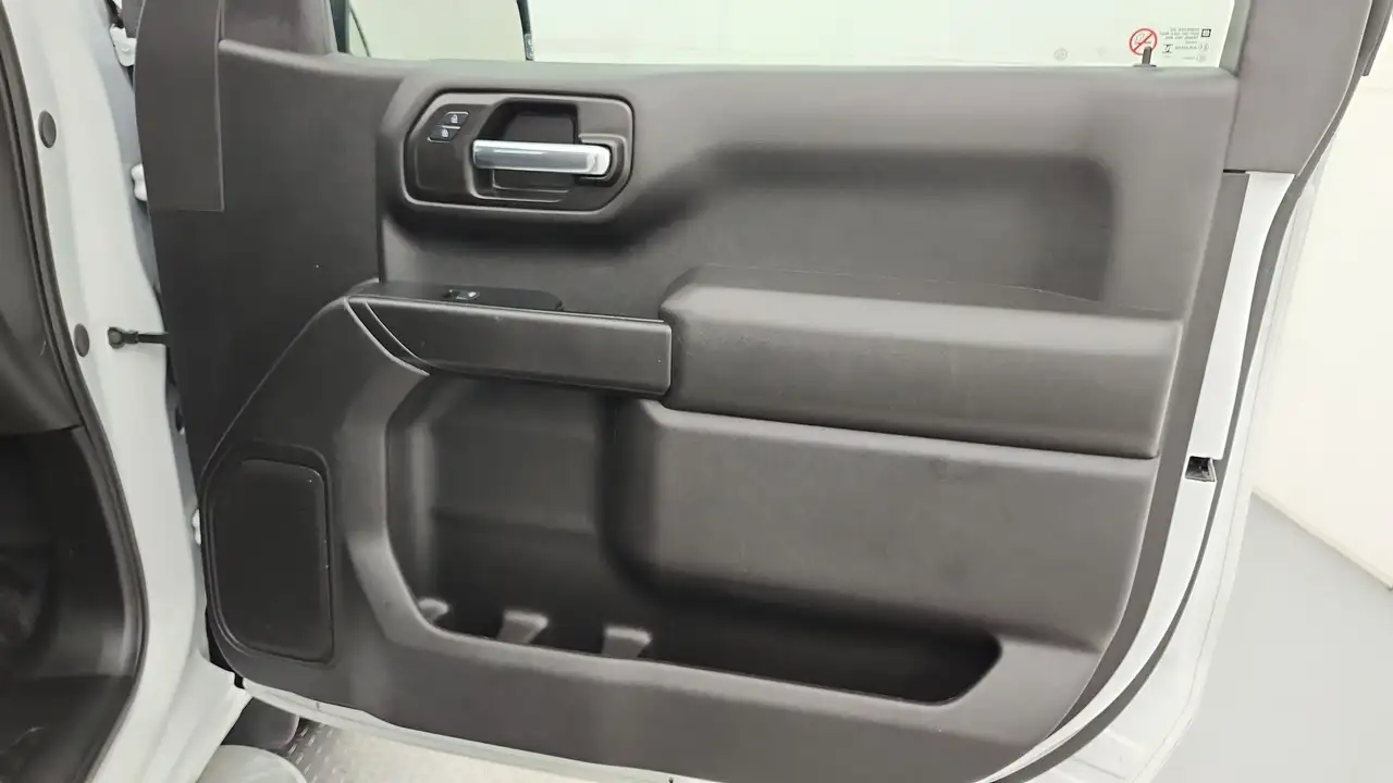 Chevrolet Silverado 1500 - Image 28