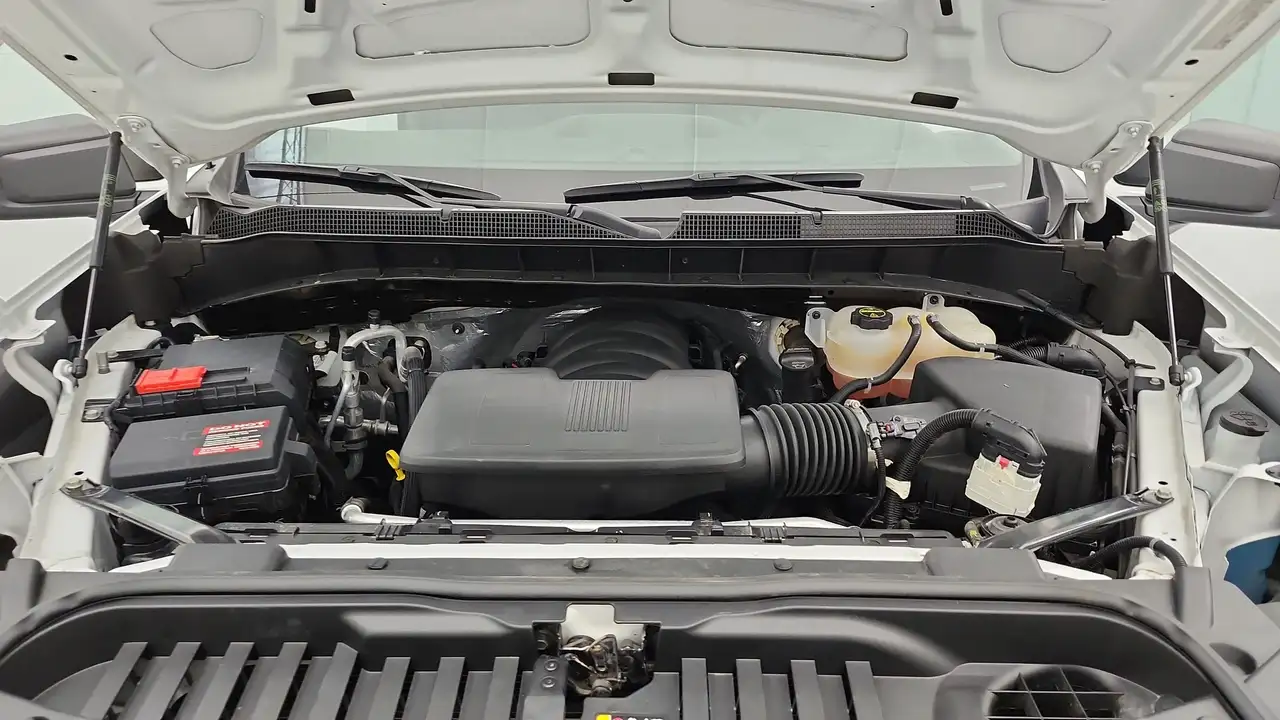 Chevrolet Silverado 1500 - Image 10