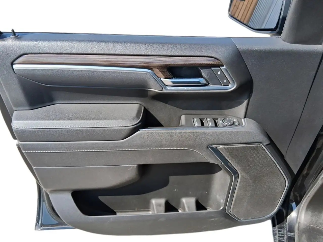 Chevrolet Silverado 1500 - Image 11