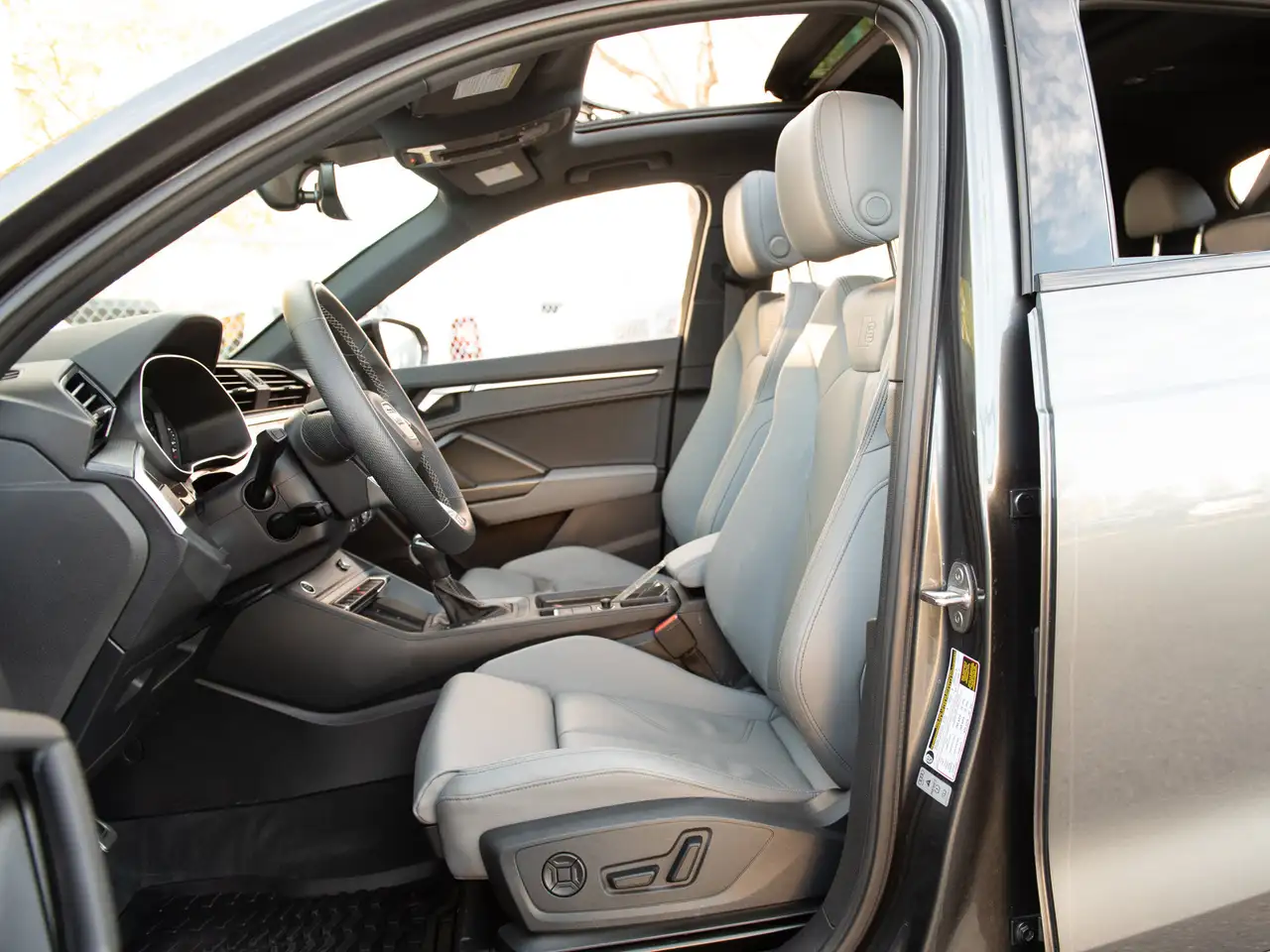 Audi Q3 - Image 3