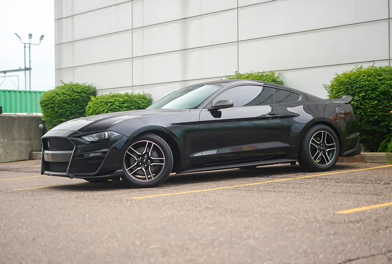 Ford Mustang - Image 3