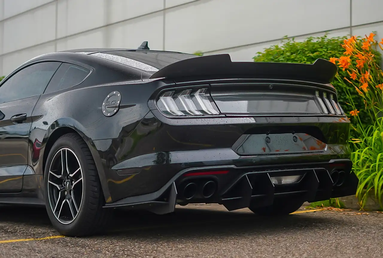 Ford Mustang - Image 9
