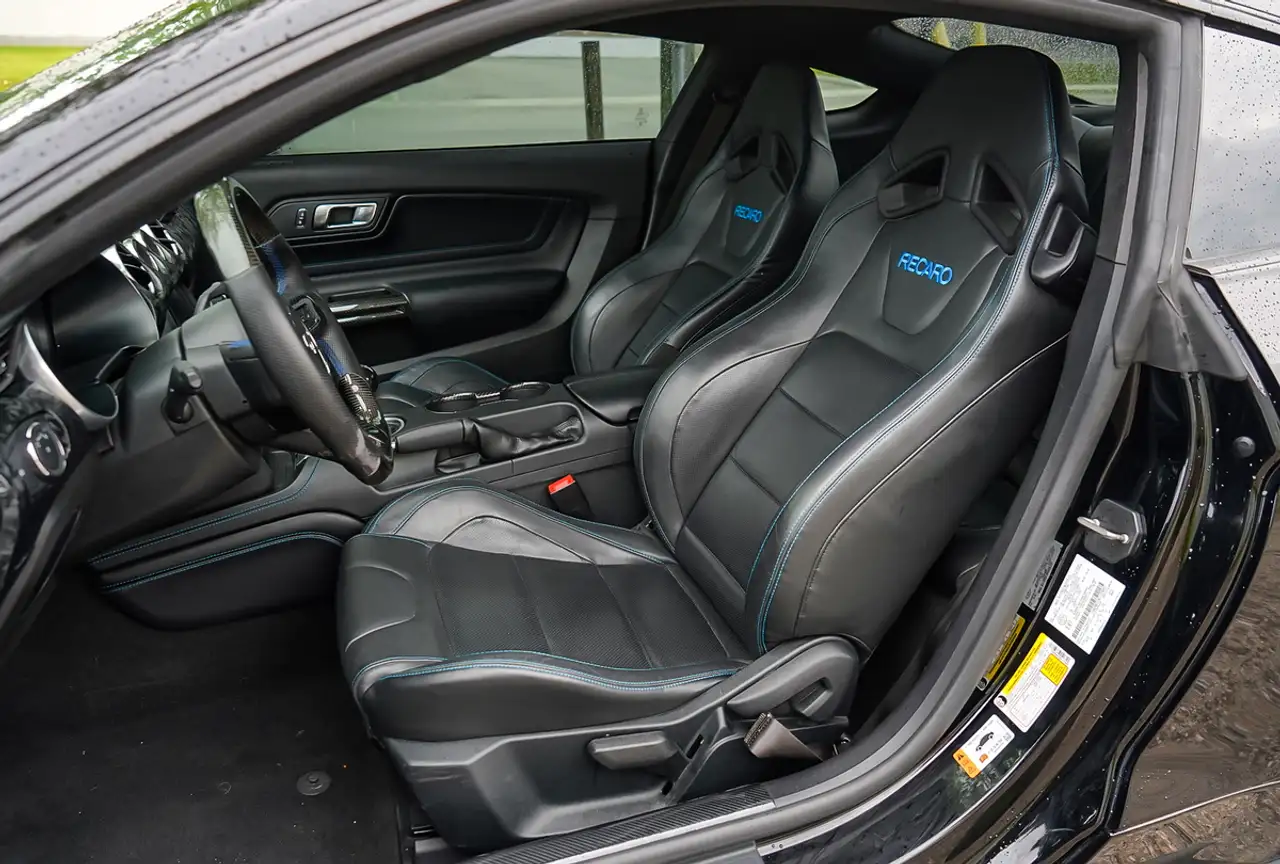 Ford Mustang - Image 27