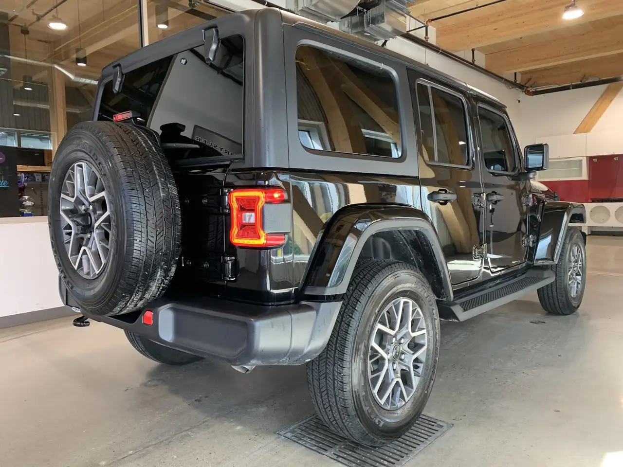 Jeep Wrangler - Image 4