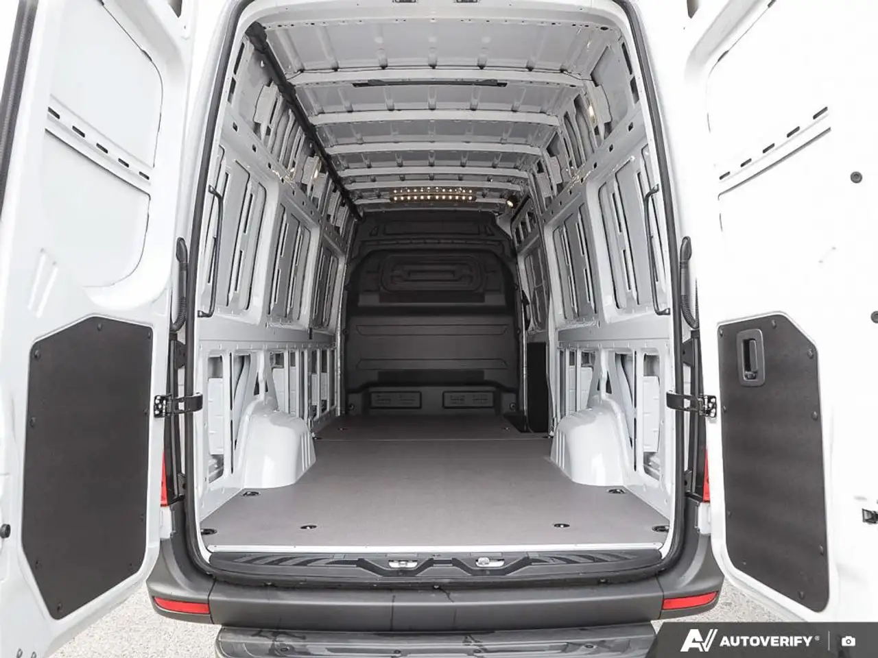 Mercedes-Benz Sprinter - Image 10