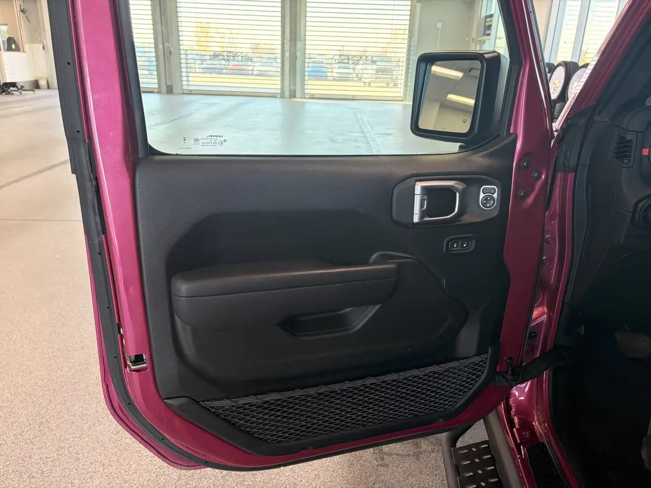 Jeep Wrangler - Image 11