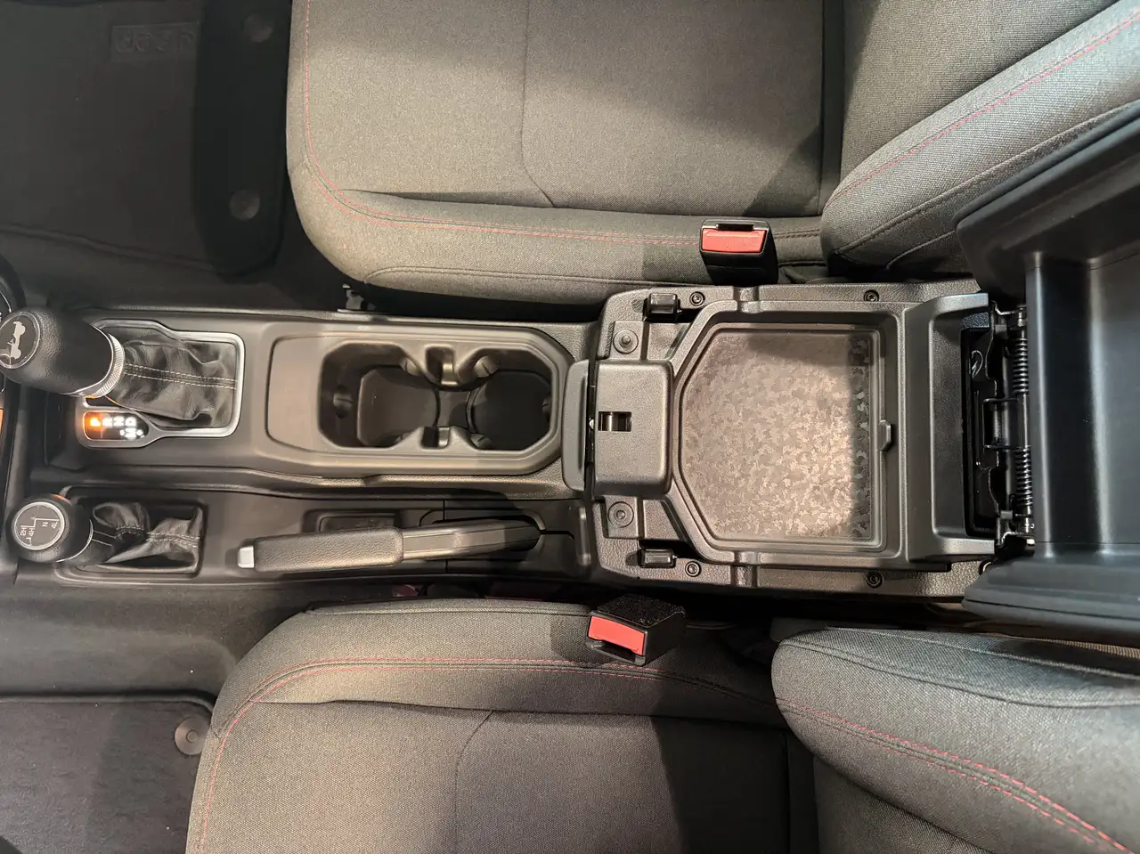 Jeep Wrangler - Image 20