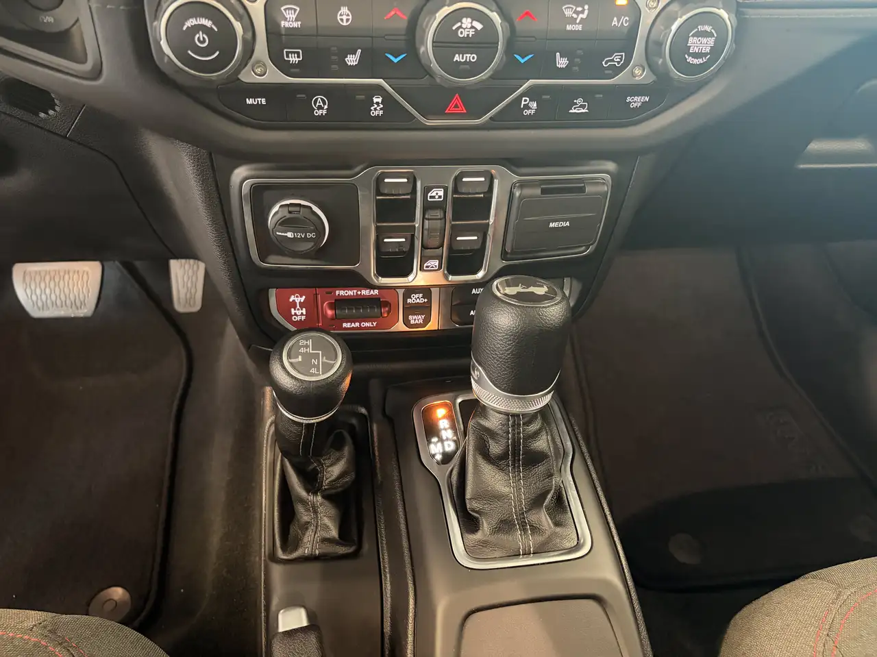 Jeep Wrangler - Image 18