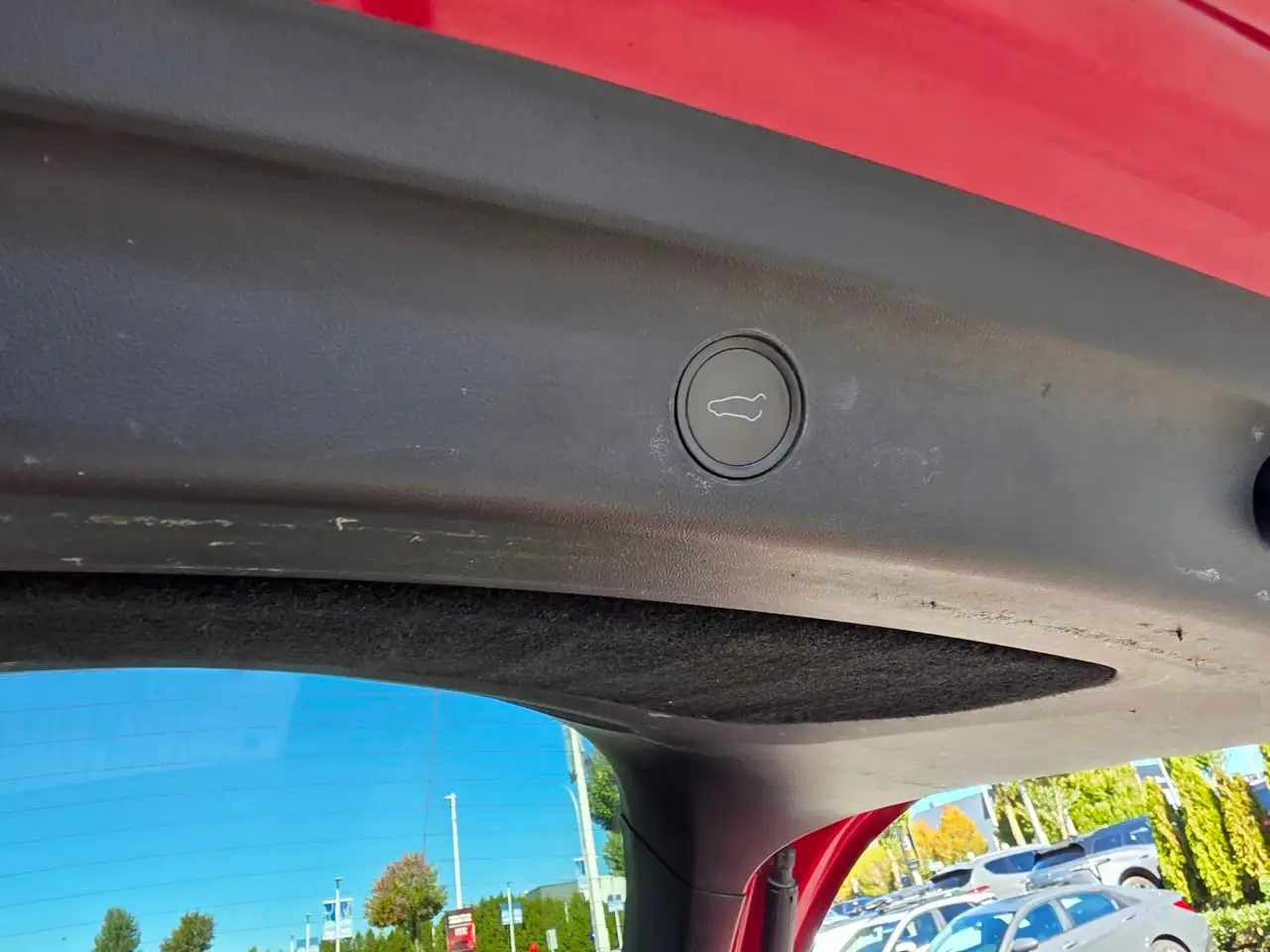Tesla Model Y - Image 10