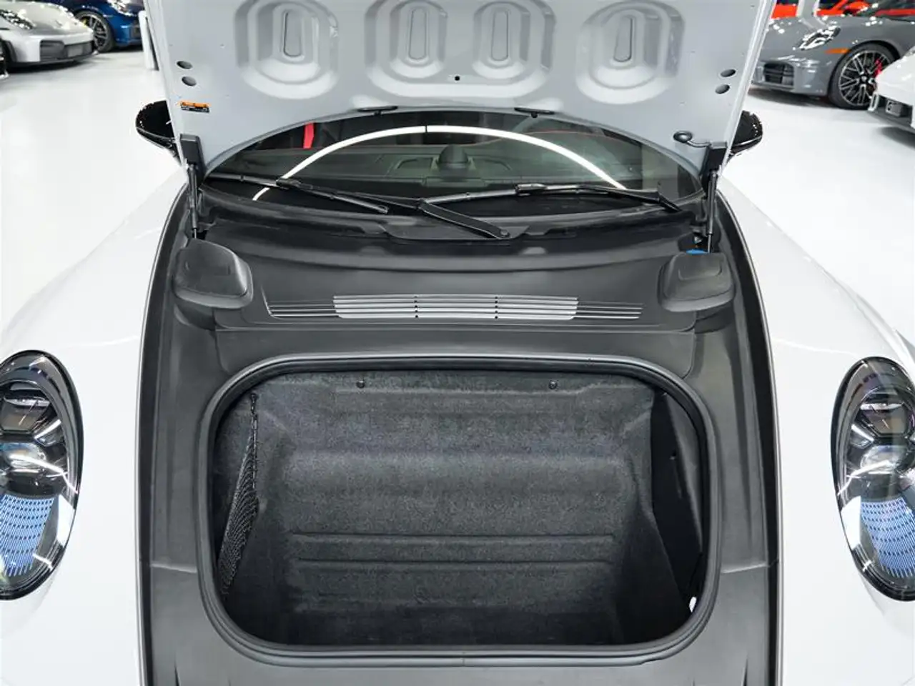 Porsche 911 - Image 16