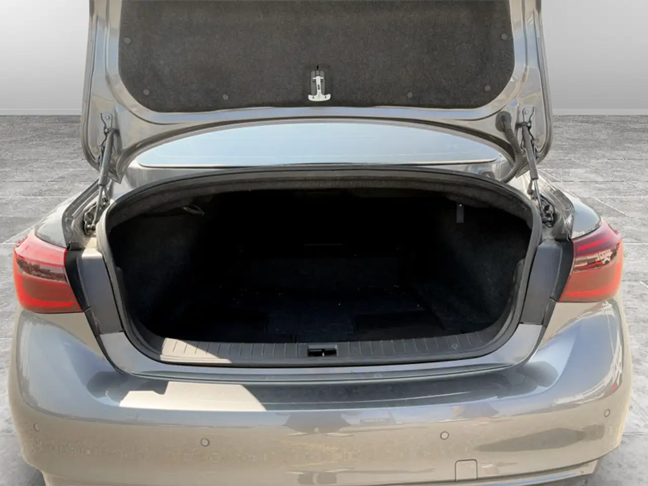 Infiniti Q50 - Image 10