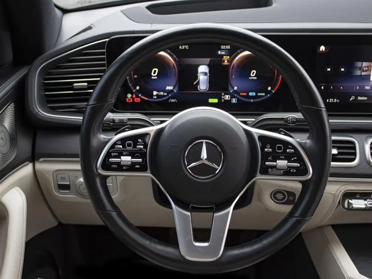 Mercedes-Benz GLE - Image 12