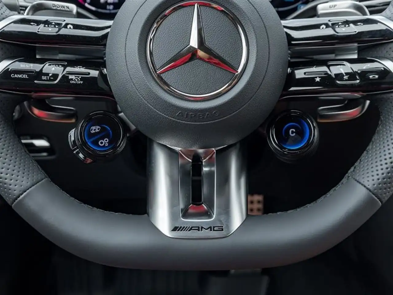 Mercedes-Benz GLC - Image 22