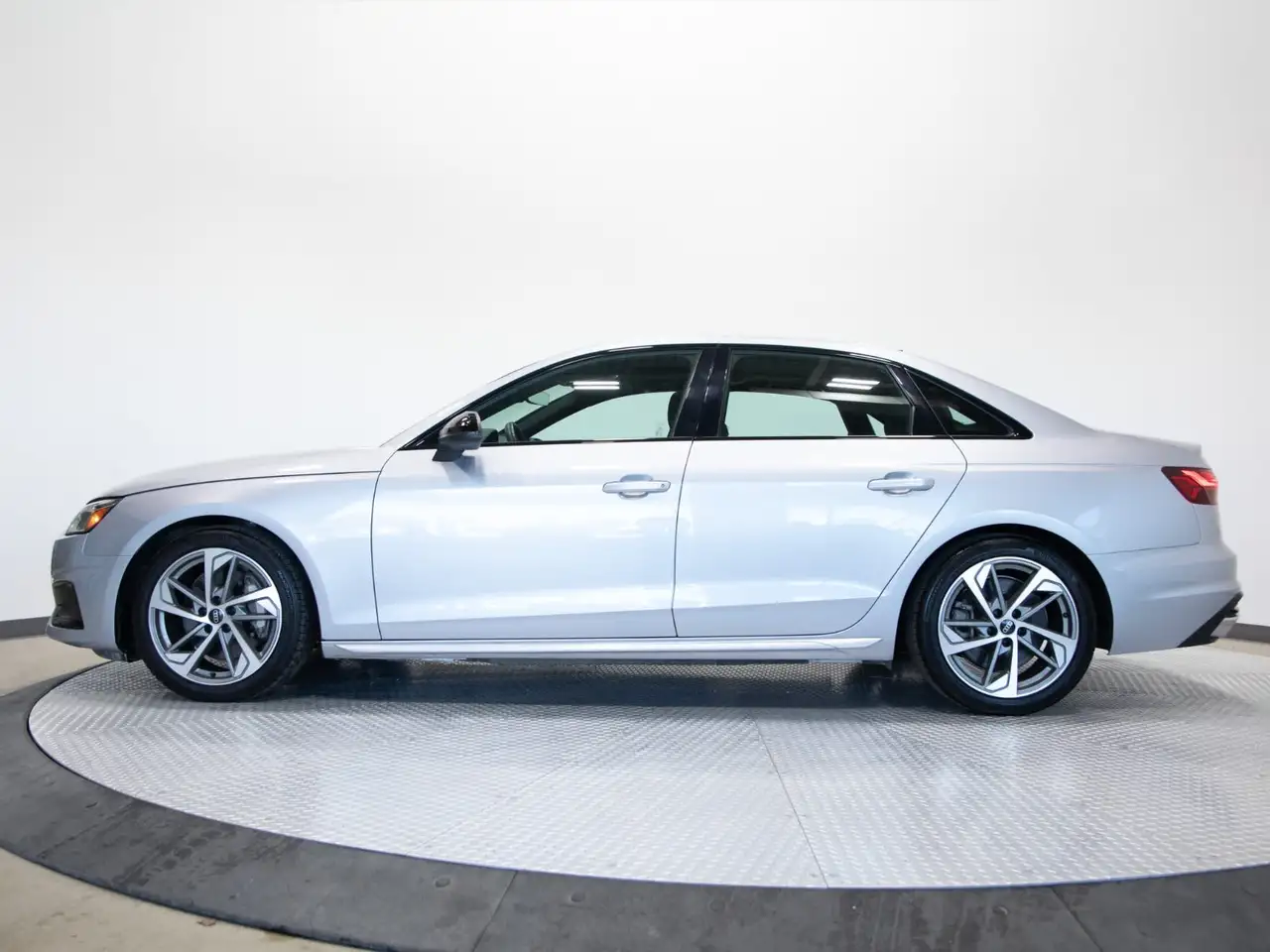 Audi A4 - Image 2