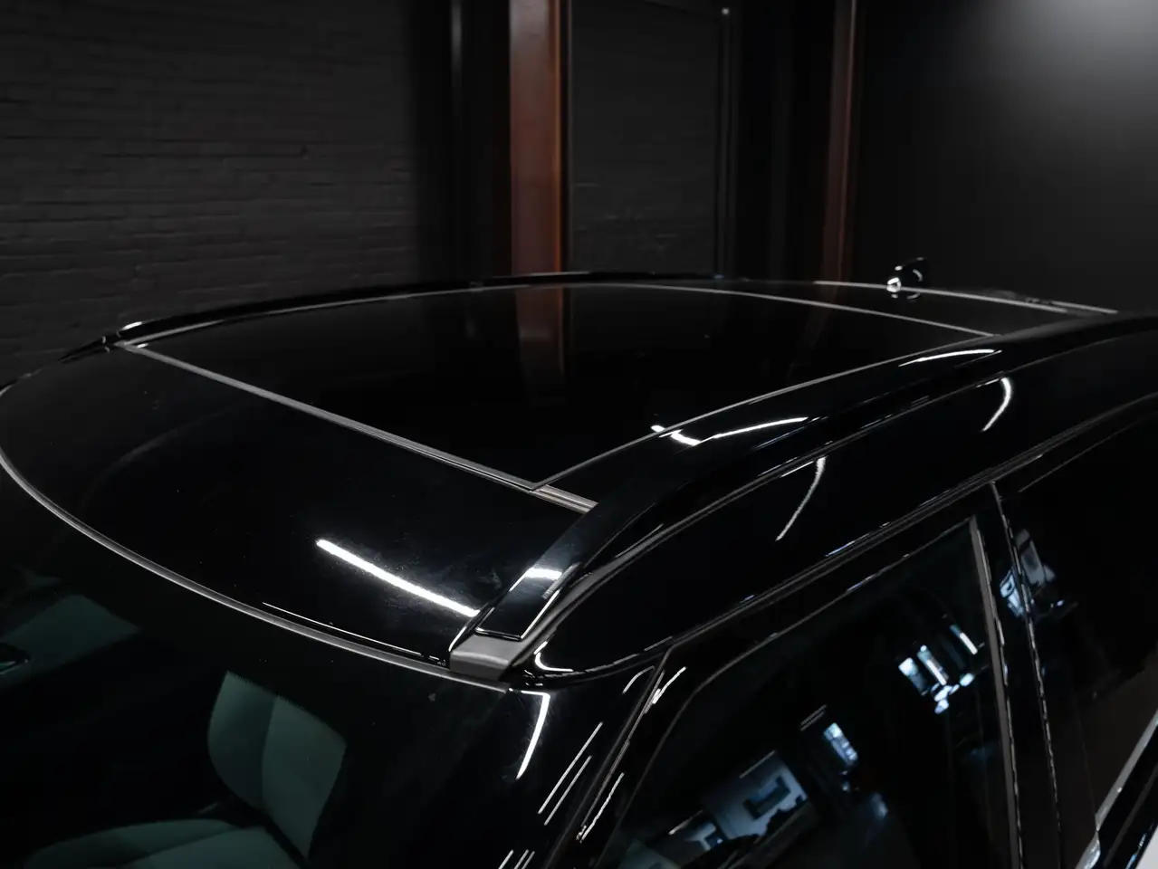 Land Rover Range Rover Velar - Image 12