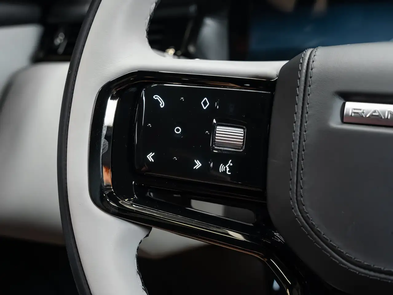 Land Rover Range Rover Velar - Image 43