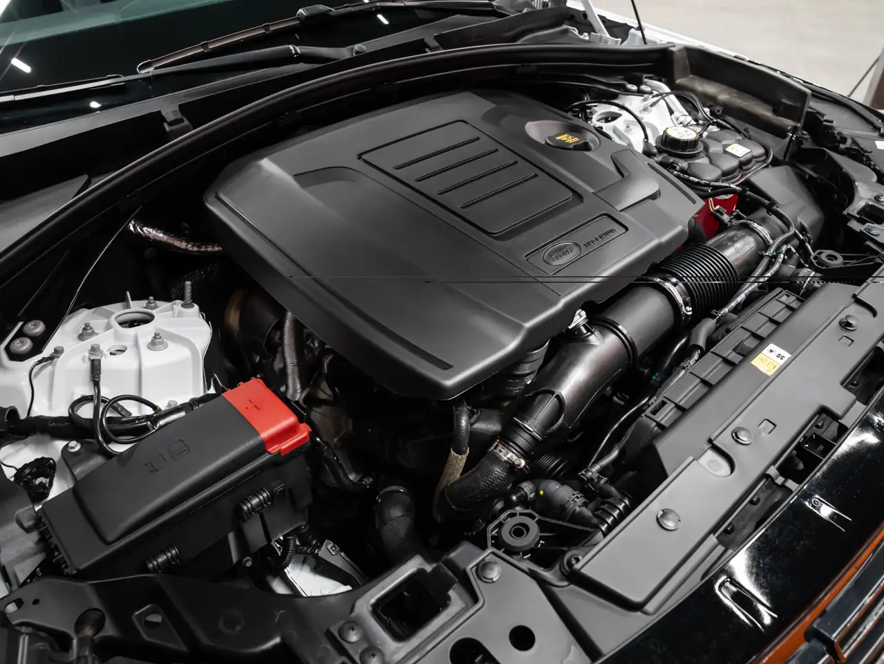 Land Rover Range Rover Velar - Image 17