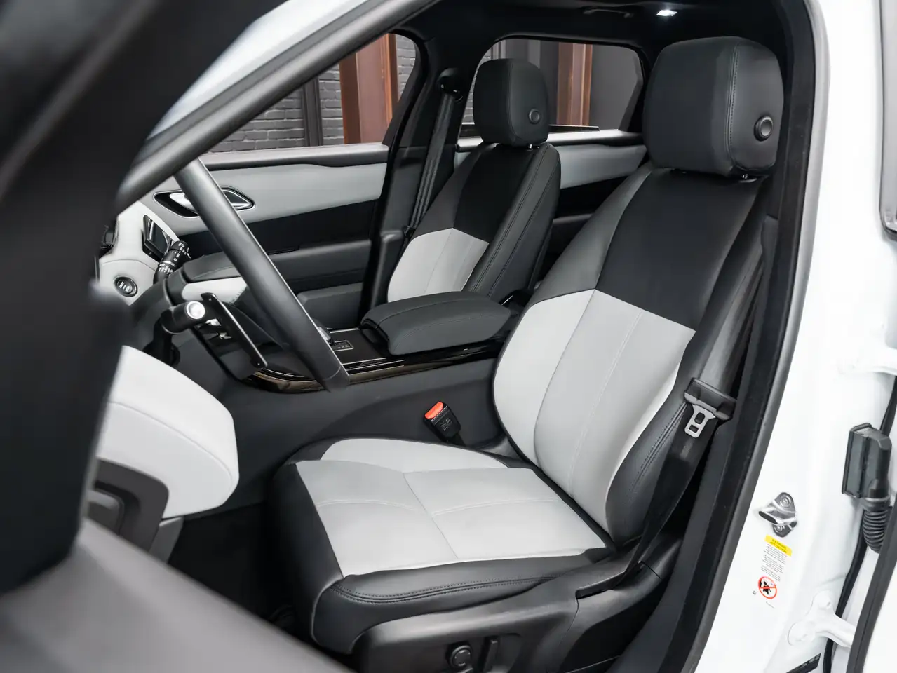 Land Rover Range Rover Velar - Image 29
