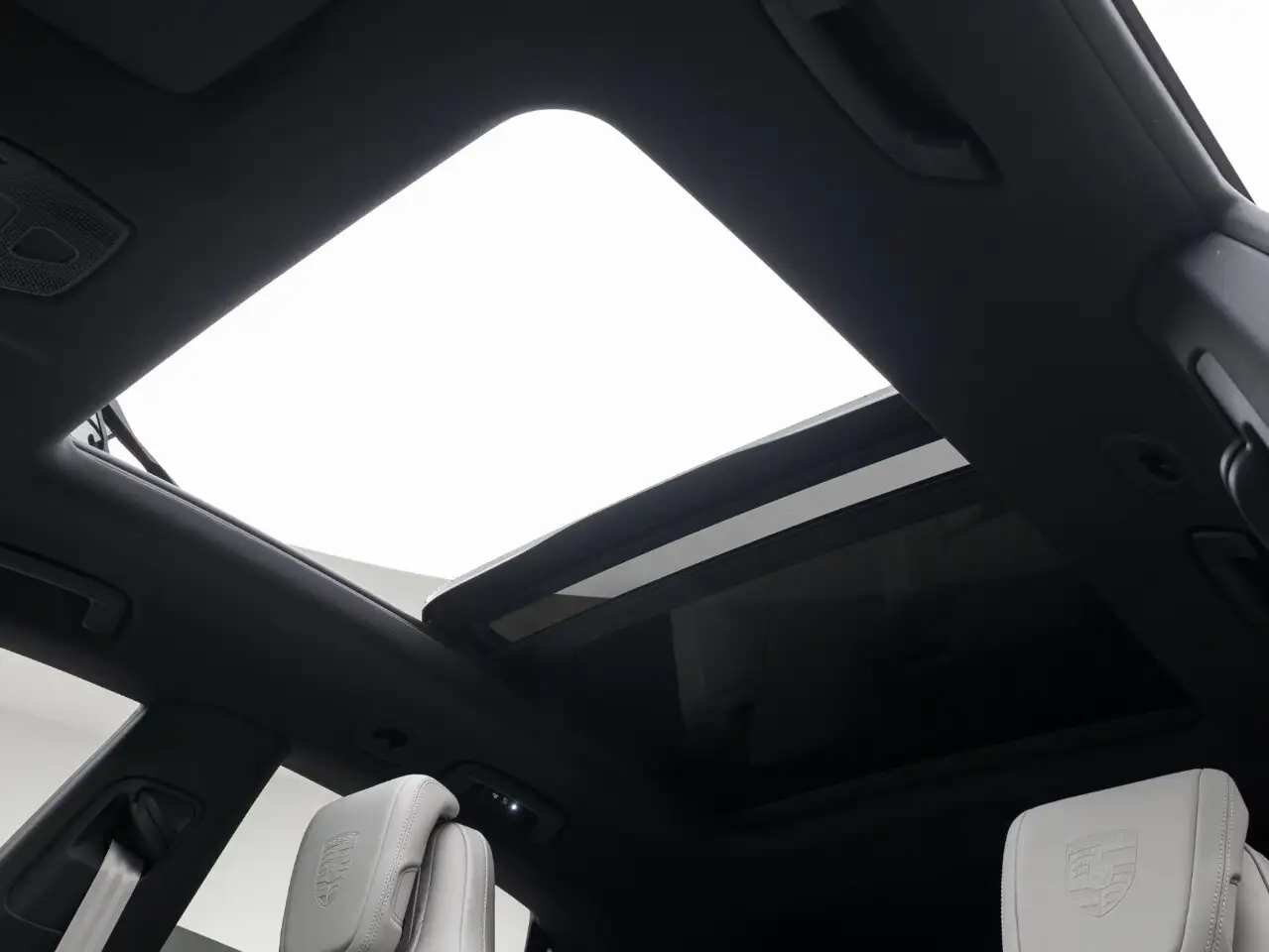 Porsche Macan - Image 29