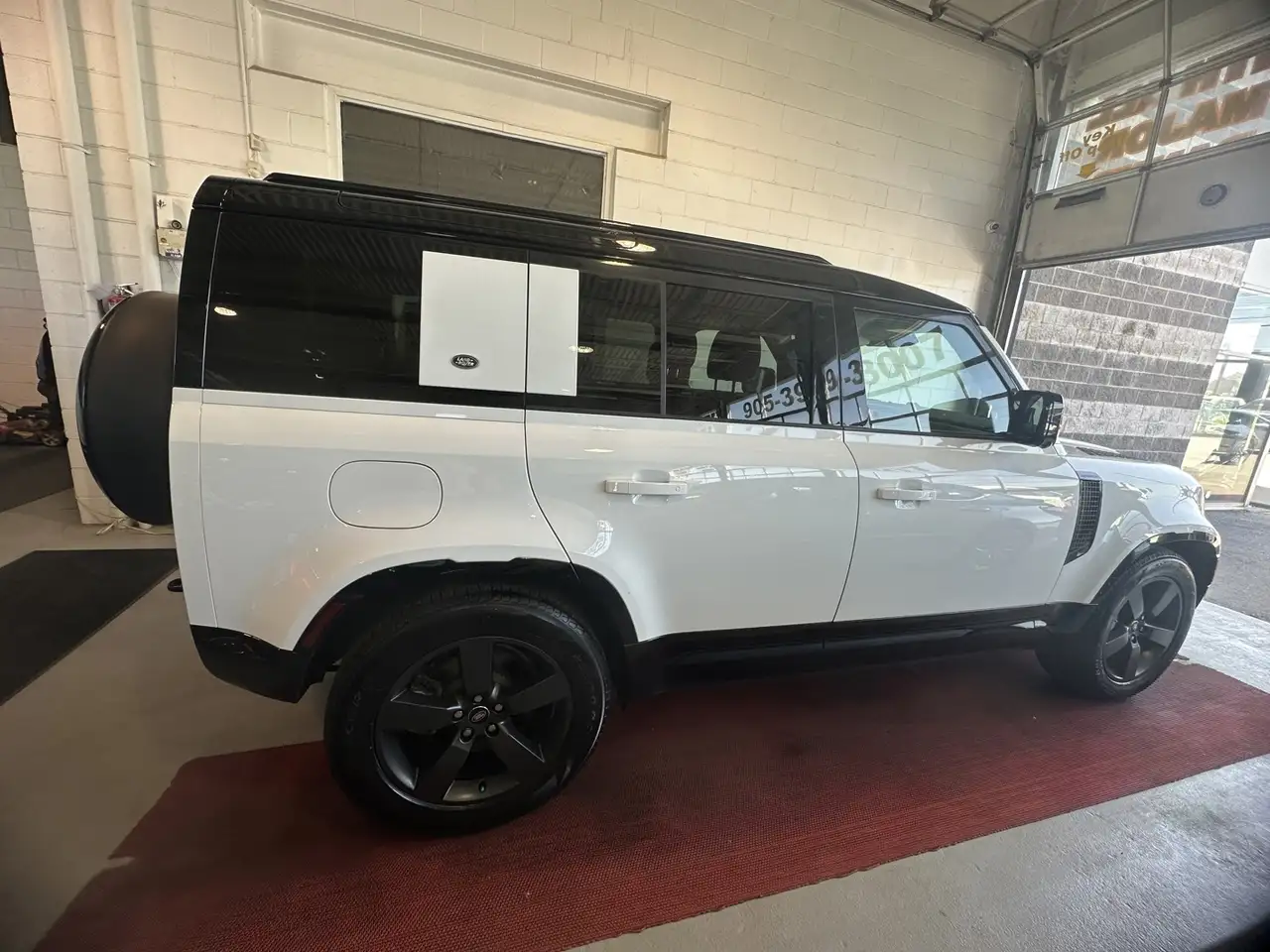 Land Rover Defender - Image 8