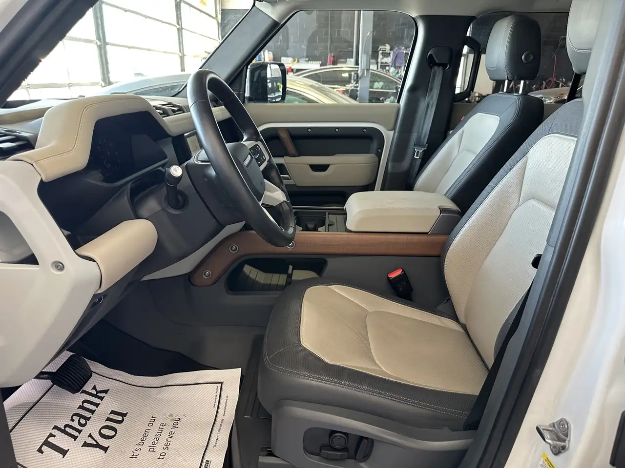 Land Rover Defender - Image 13