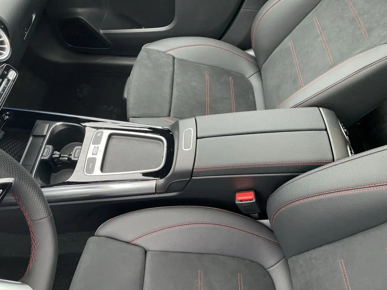 Mercedes-Benz GLA - Image 35