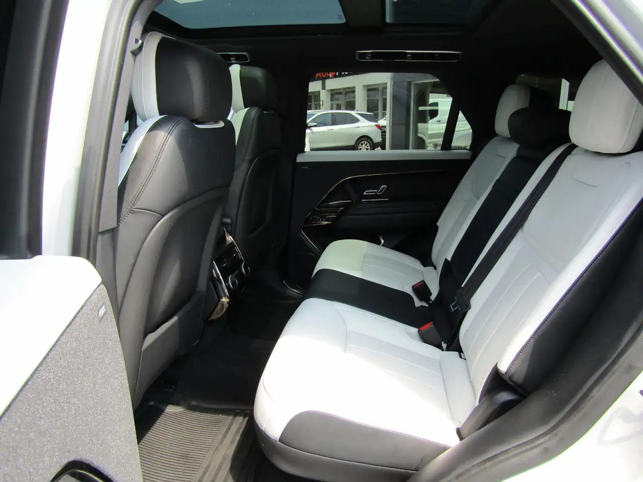 Land Rover Range Rover Sport - Image 15