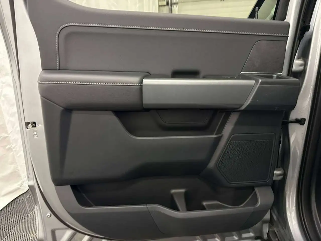 Ford F-150 - Image 38