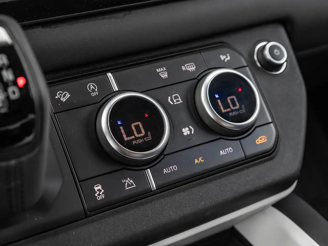 Land Rover Defender - Image 22