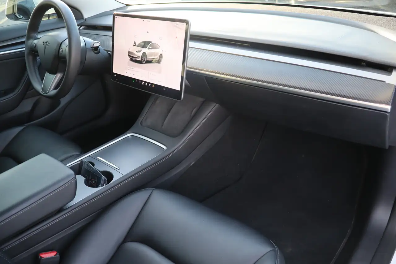 Tesla Model 3 - Image 10
