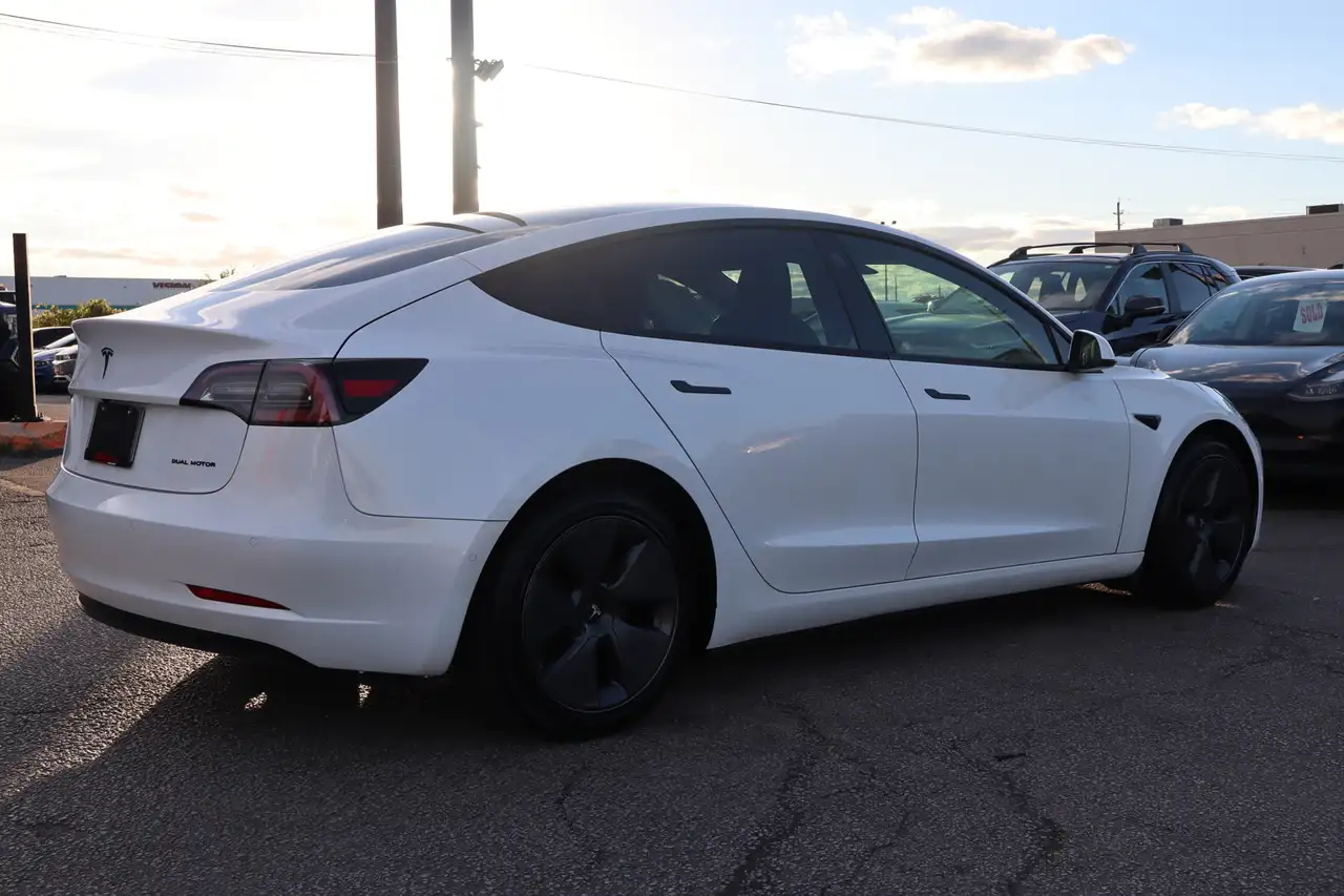 Tesla Model 3 - Image 7