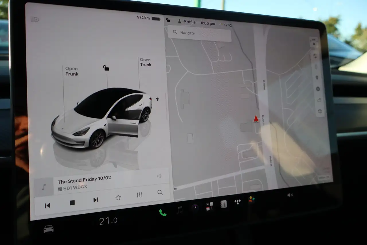 Tesla Model 3 - Image 19