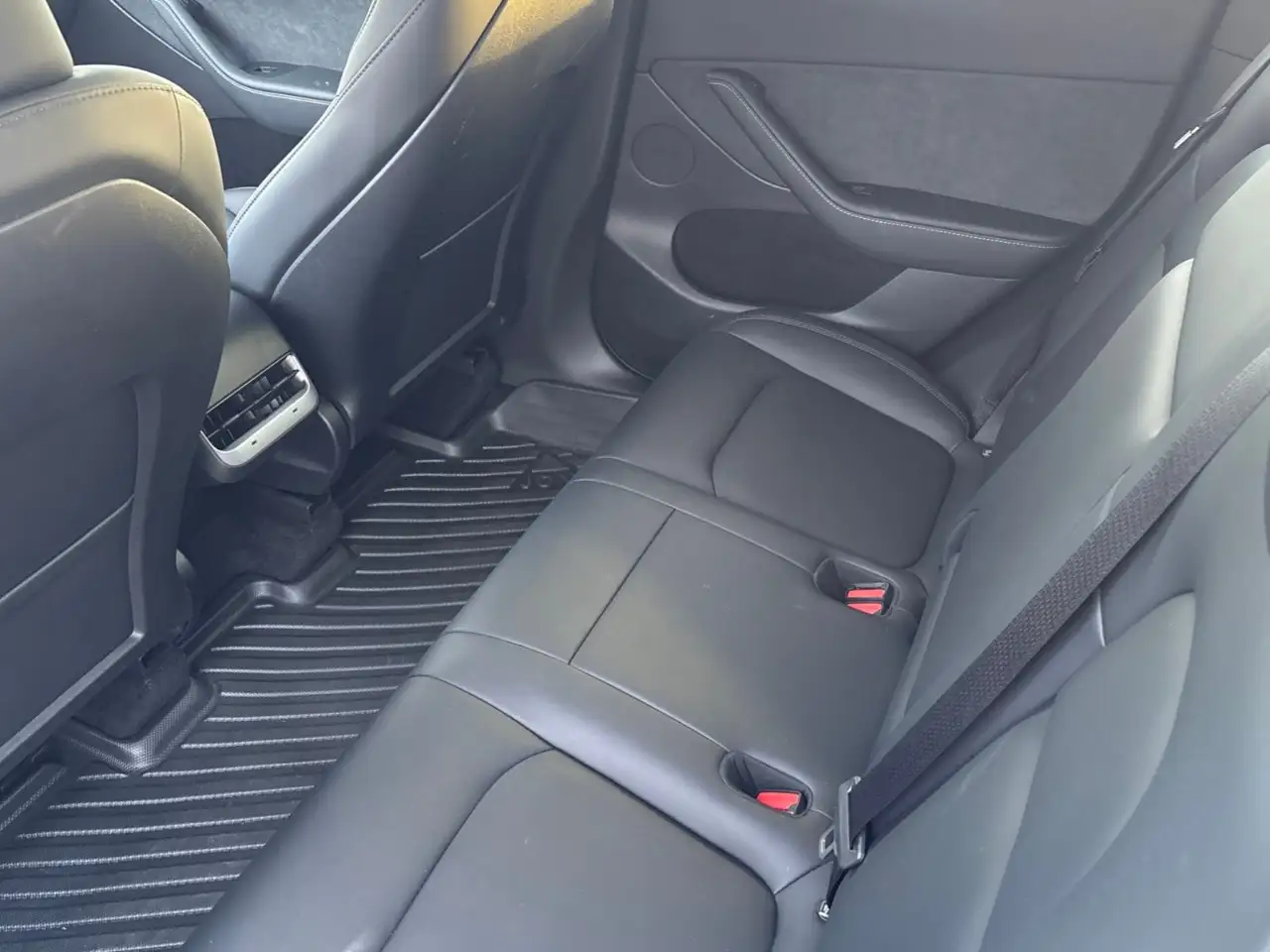 Tesla Model Y - Image 11