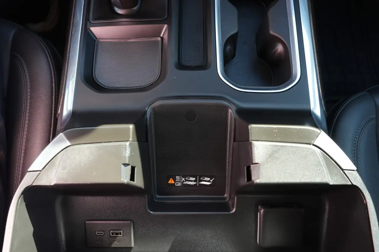 Chevrolet Silverado 1500 - Image 16