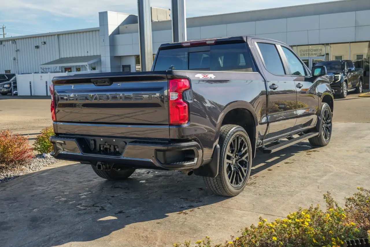 Chevrolet Silverado 1500 - Image 2