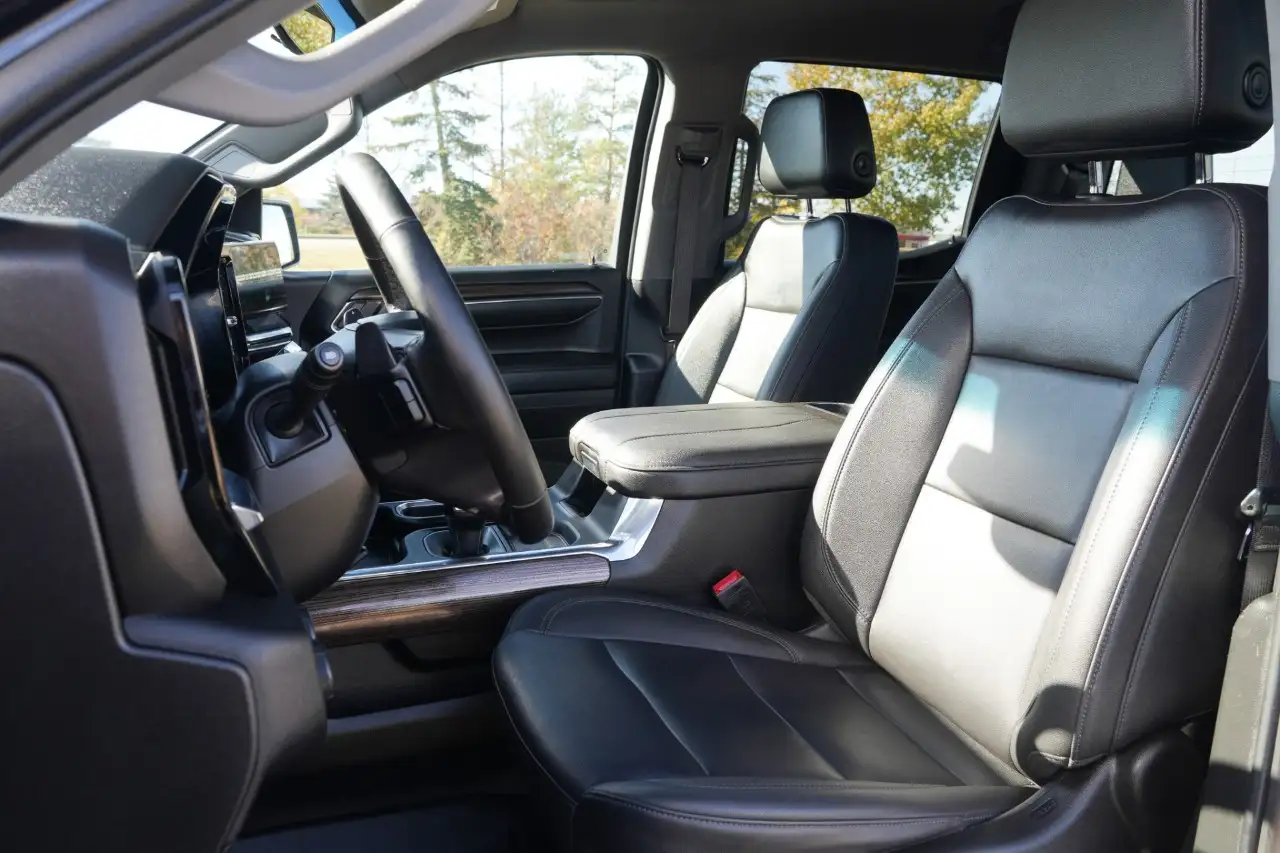 Chevrolet Silverado 1500 - Image 10