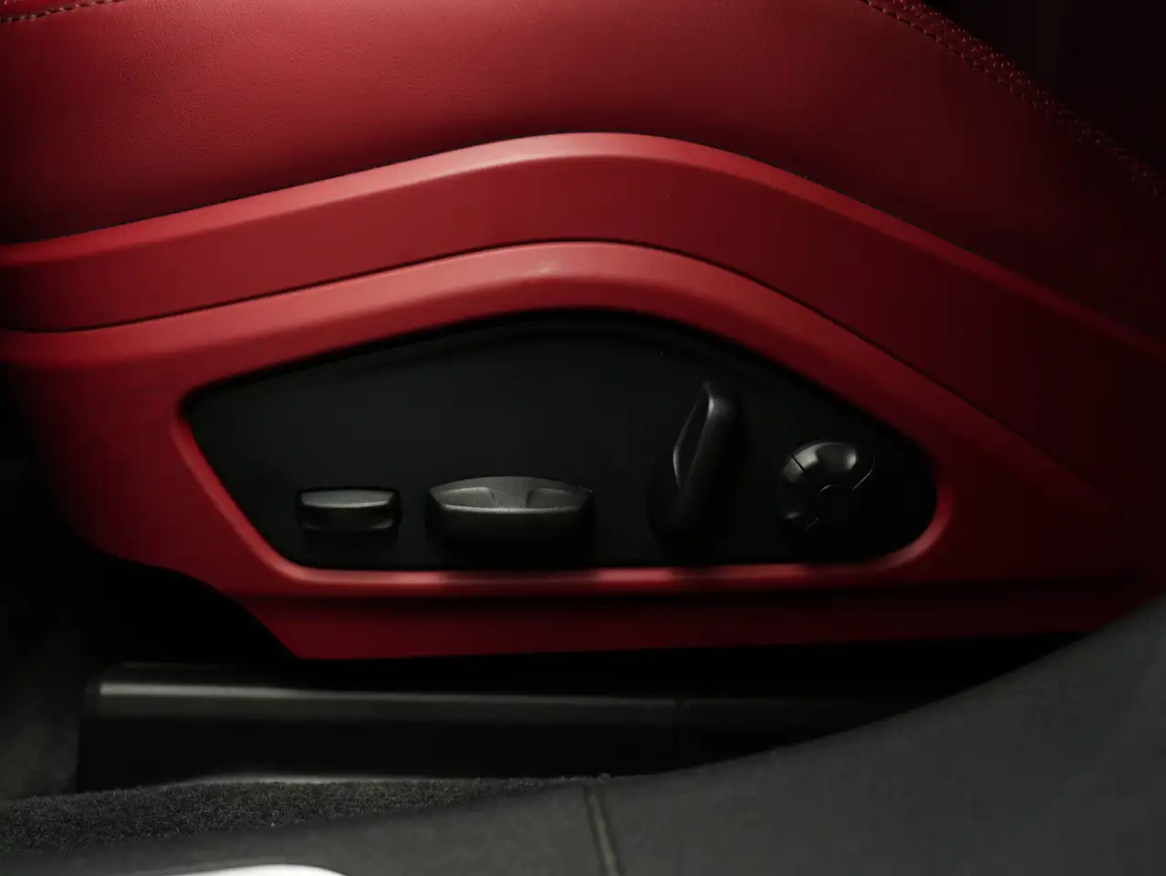 Porsche Panamera - Image 13