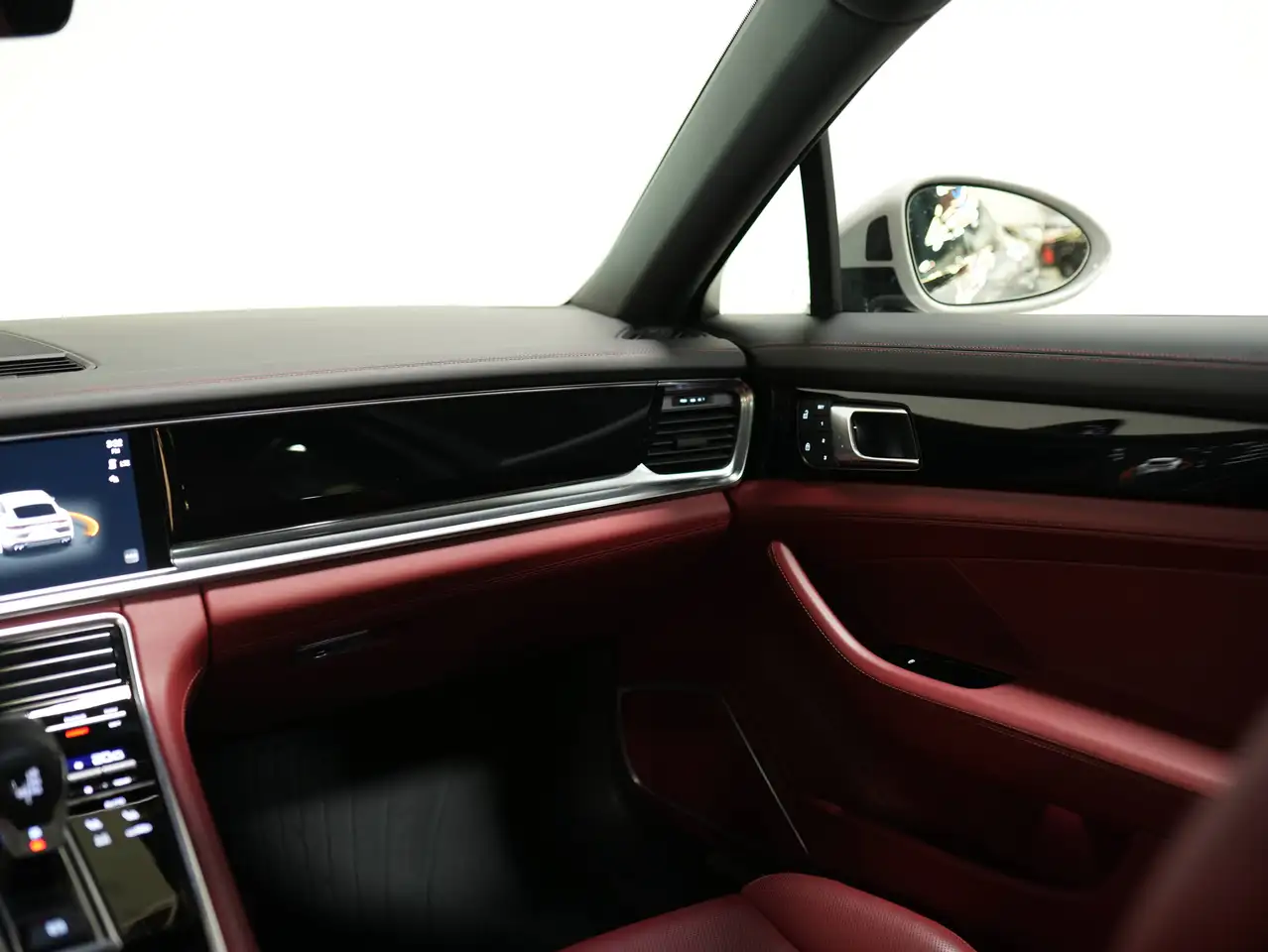 Porsche Panamera - Image 29