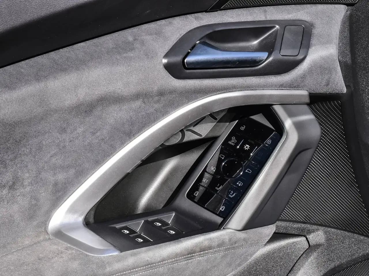 Audi SQ5 - Image 13