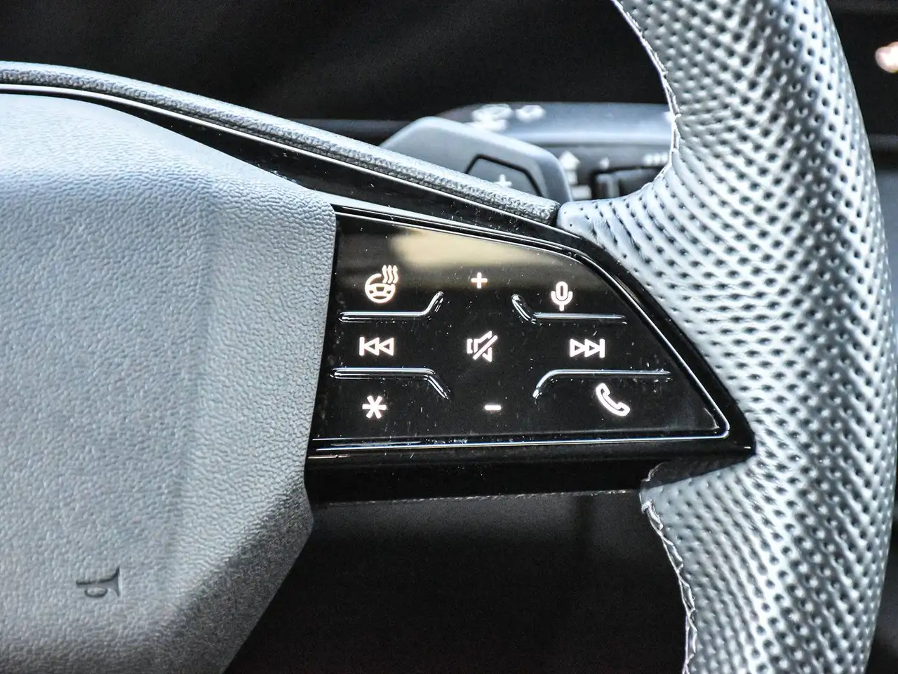 Audi SQ5 - Image 20