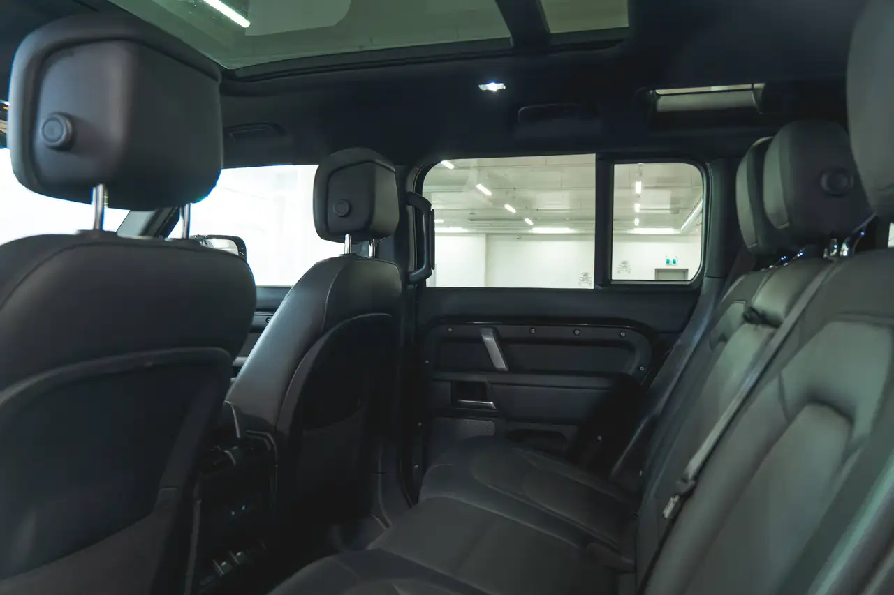 Land Rover Defender - Image 14