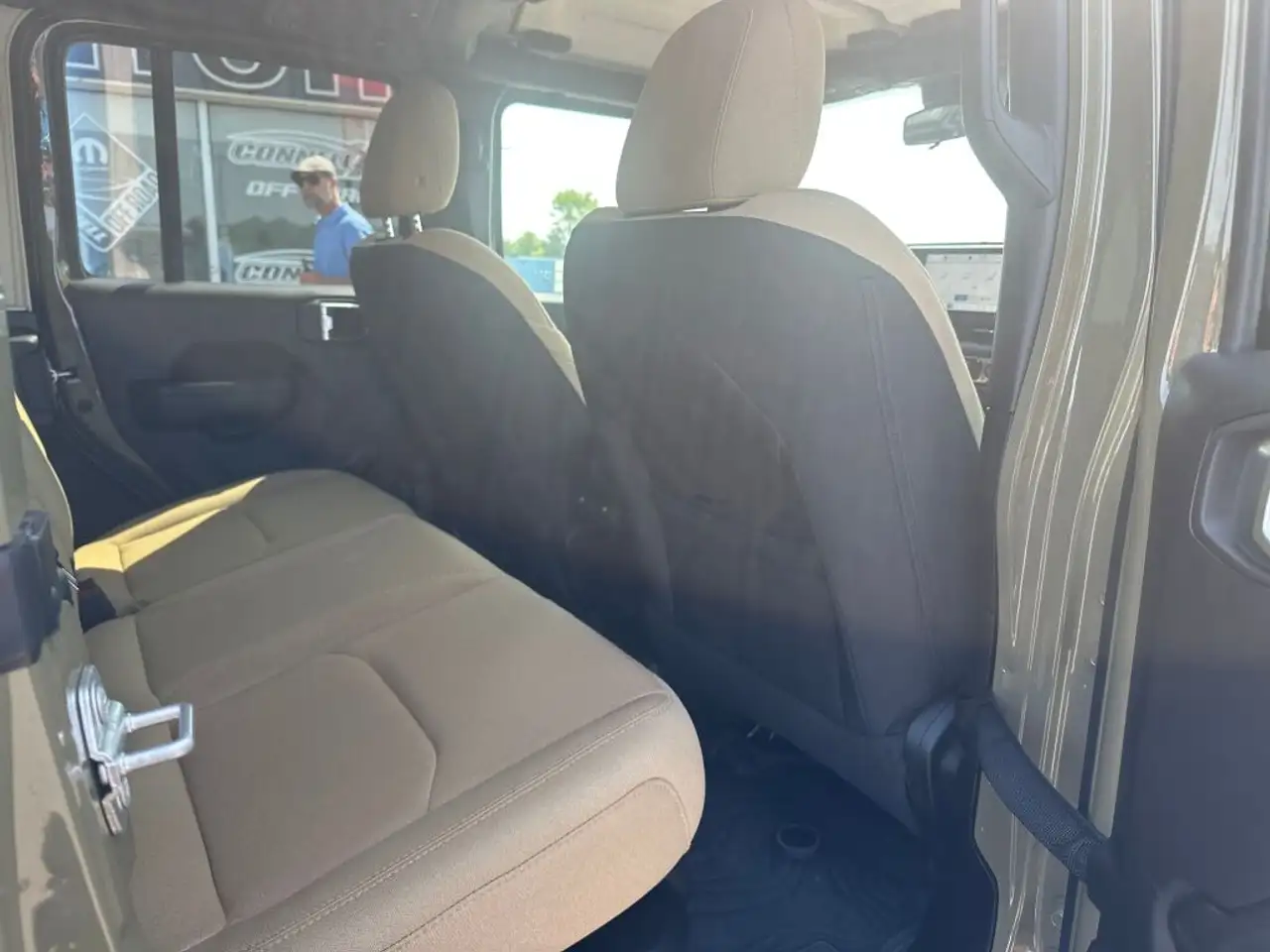 Jeep Wrangler - Image 18