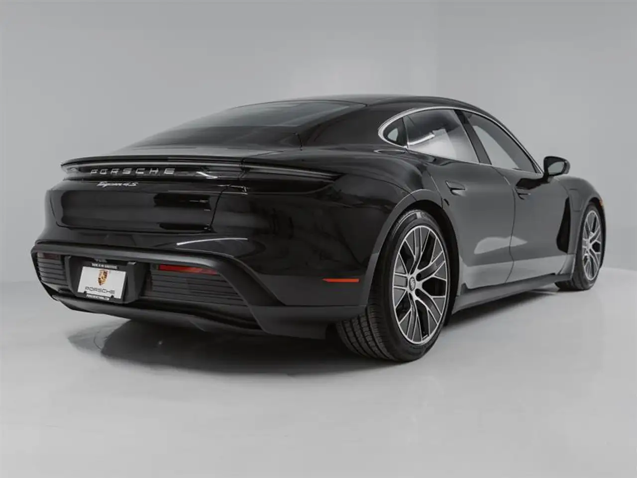 Porsche Taycan - Image 8