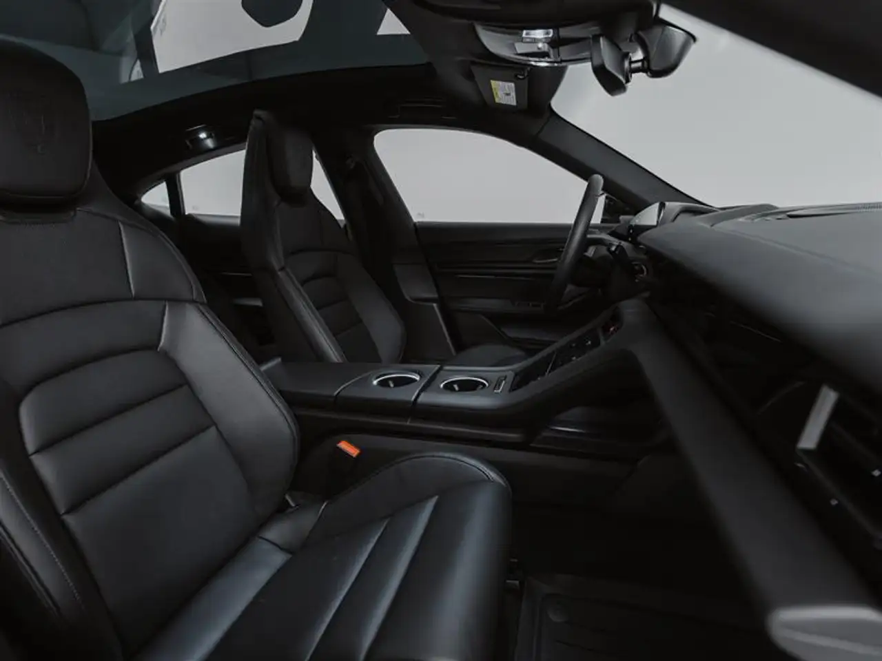 Porsche Taycan - Image 17