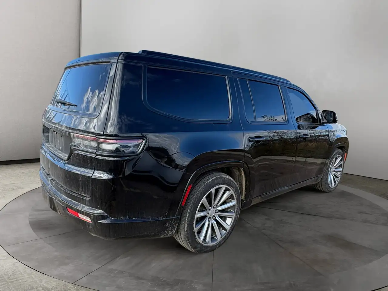 Jeep Grand Wagoneer - Image 5