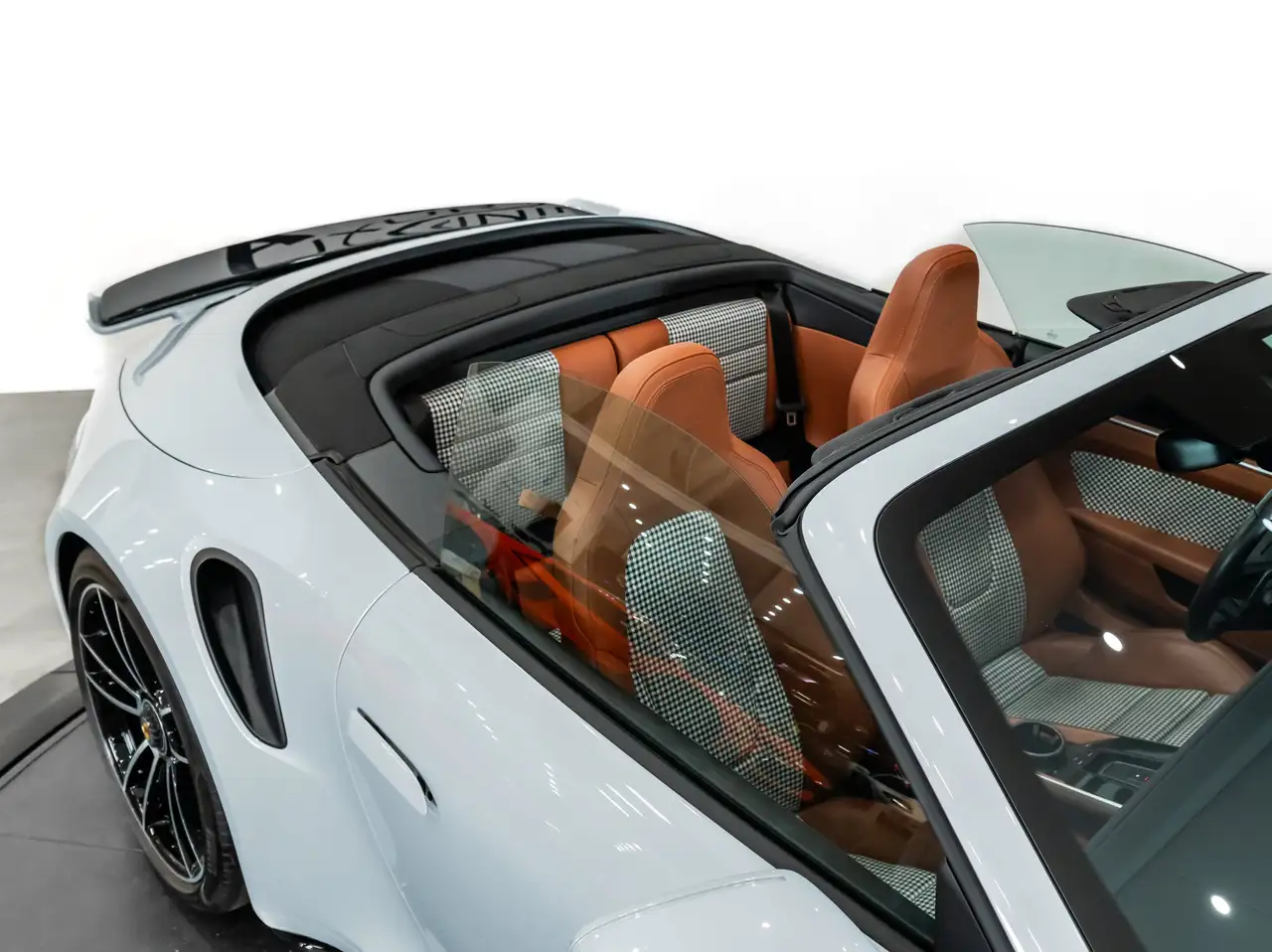 Porsche 911 - Image 10