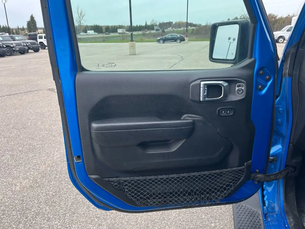 Jeep Wrangler - Image 10